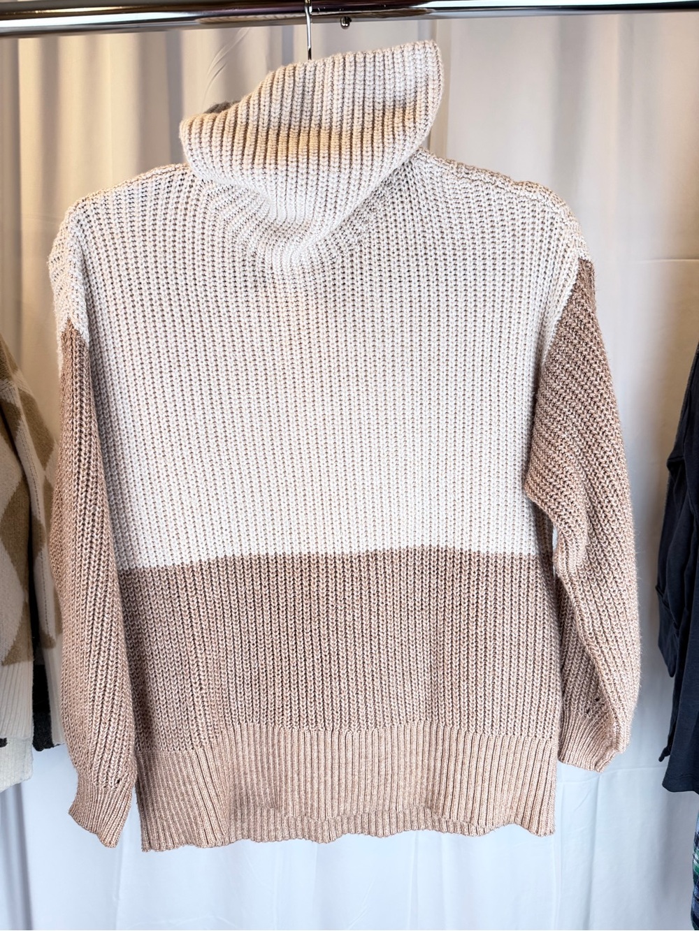 American Eagle Outfitters Two-Tone Turtleneck Sweater - Cream & Beige